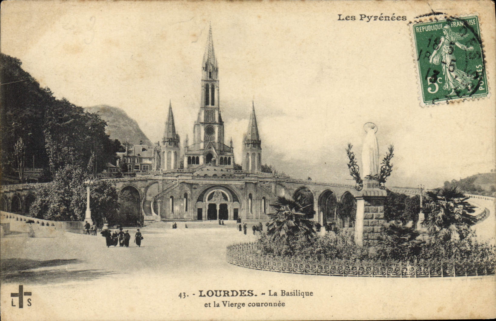 VINTAGE POSTCARD Heavy the Basilica And the Couronuee Virgin