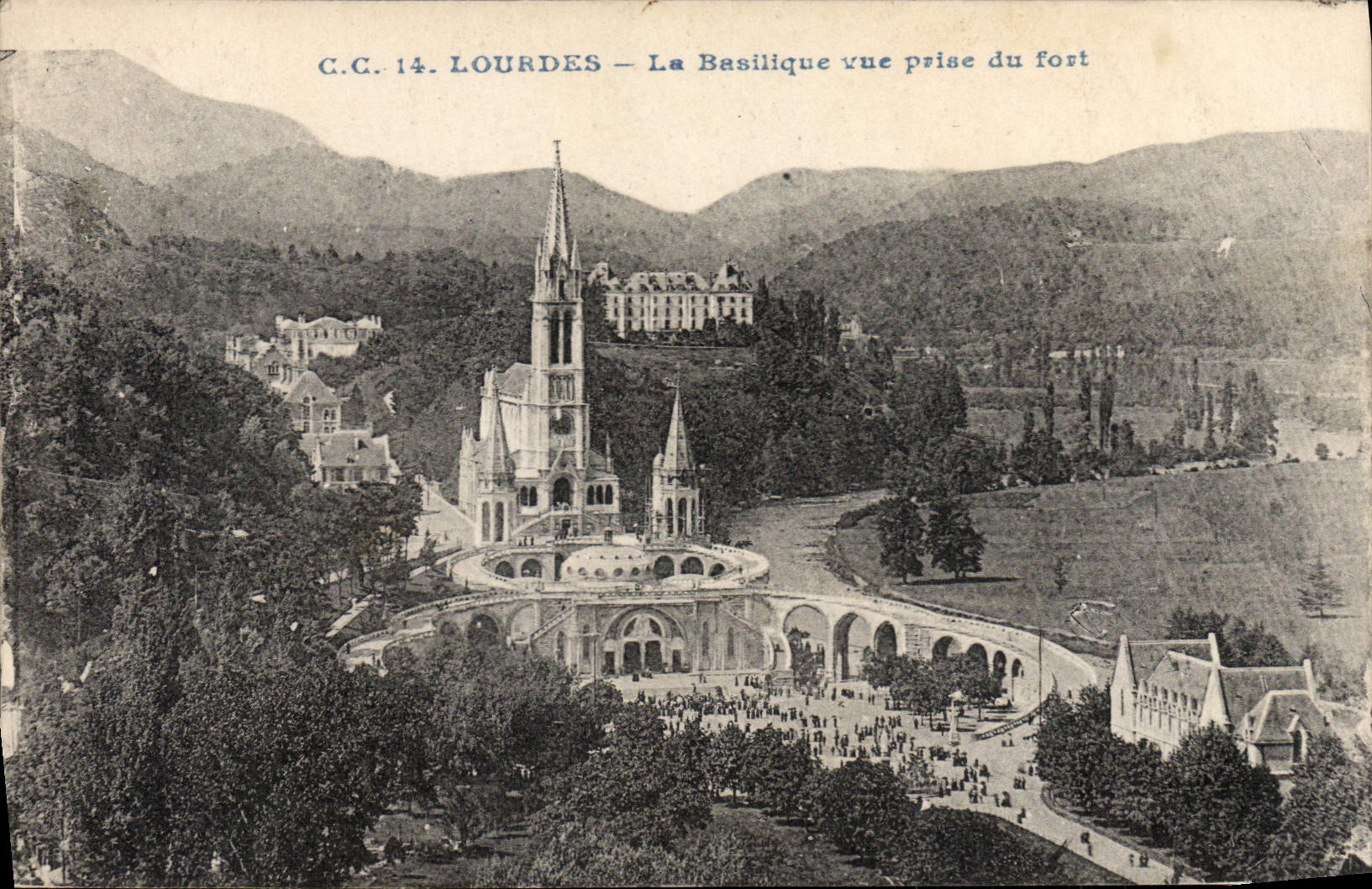 VINTAGE POSTCARD Heavy the Basilica Seen from Of the Fort
