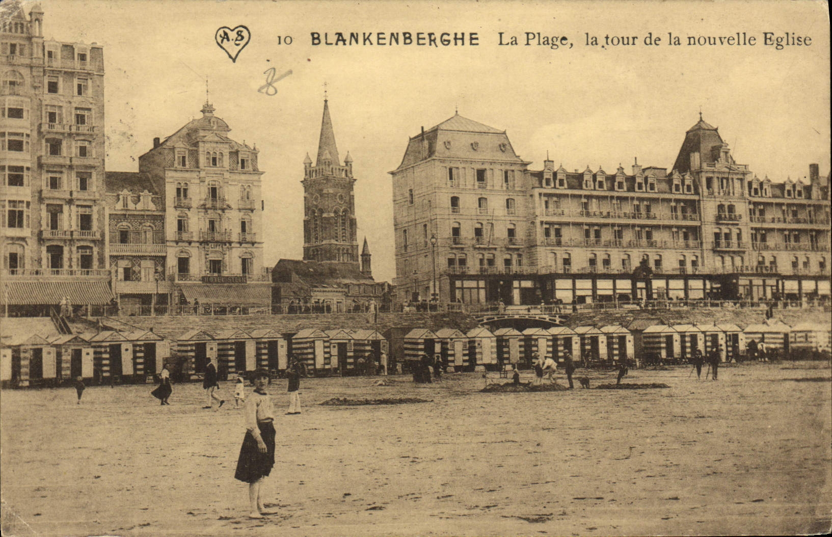 VINTAGE POSTCARD Blankenberghe the beach the tower of the new church