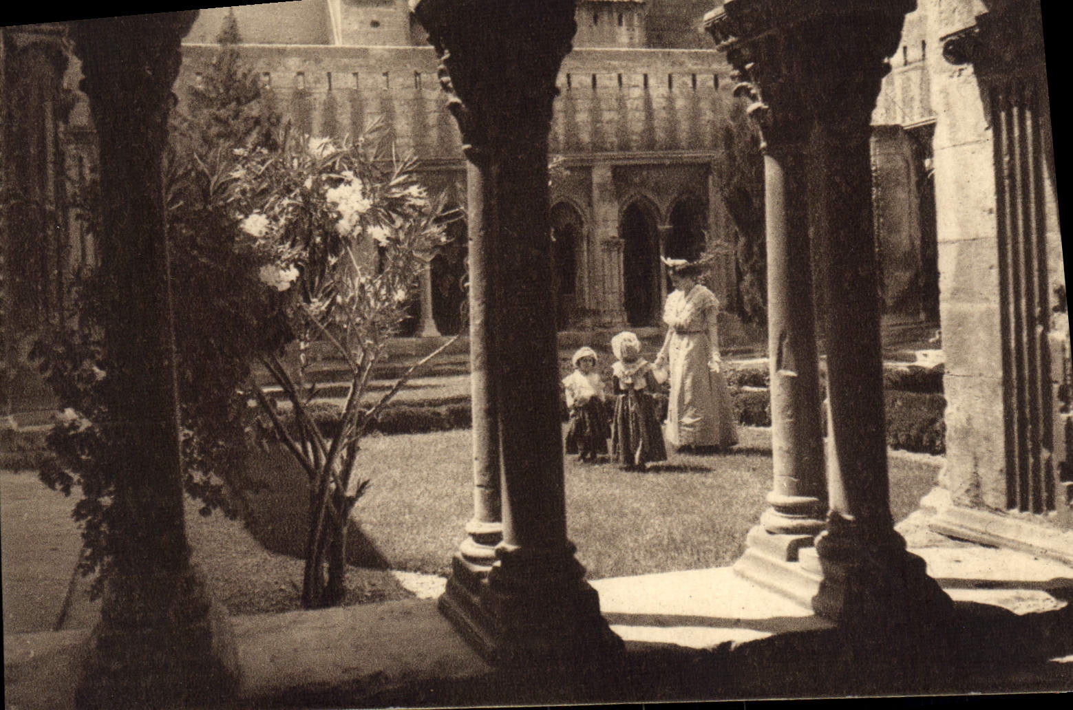 VINTAGE POSTCARD Arles On the Rhone Court of the Holy Cloister Trophime