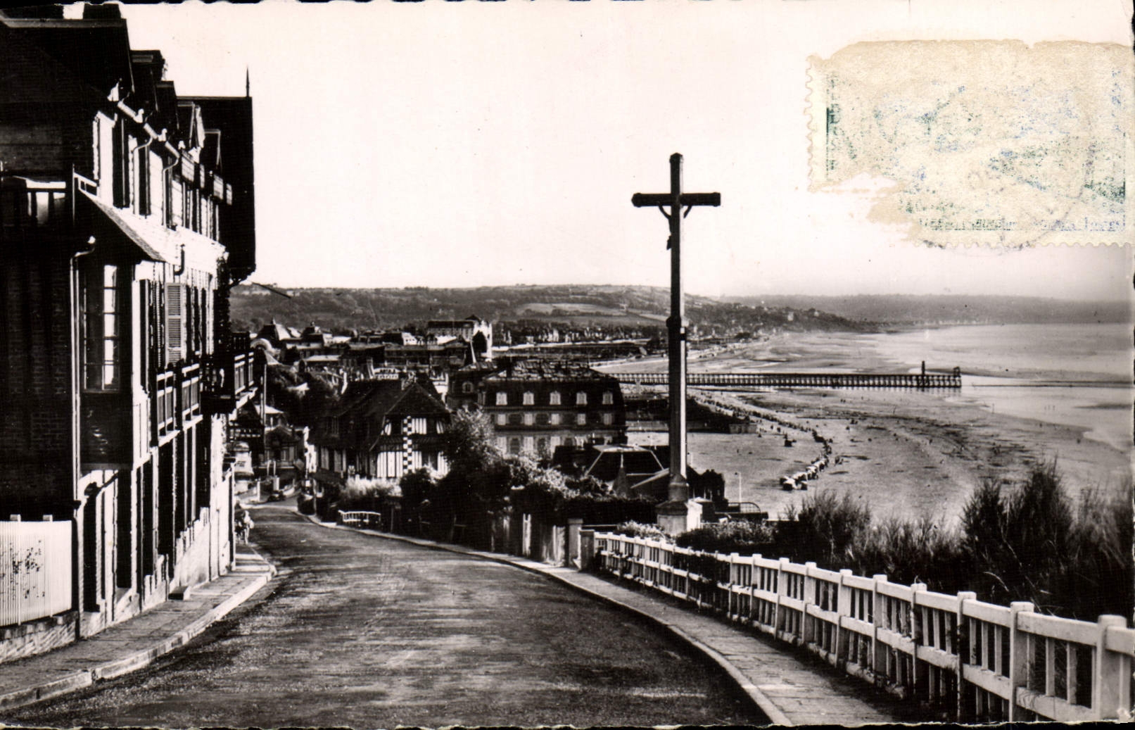CPM Vue Sur Deauville Trouville Prise du Calvaire