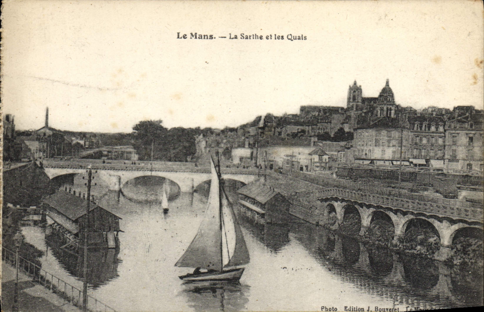VINTAGE POSTCARD Mans the Sarthe and the Quays Boat