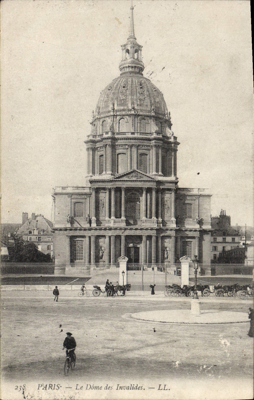 CPA Paris Le Dome des Invalides