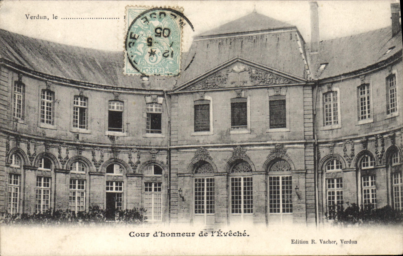 CPA Verdun Cour d'Honneur de L'Eveche