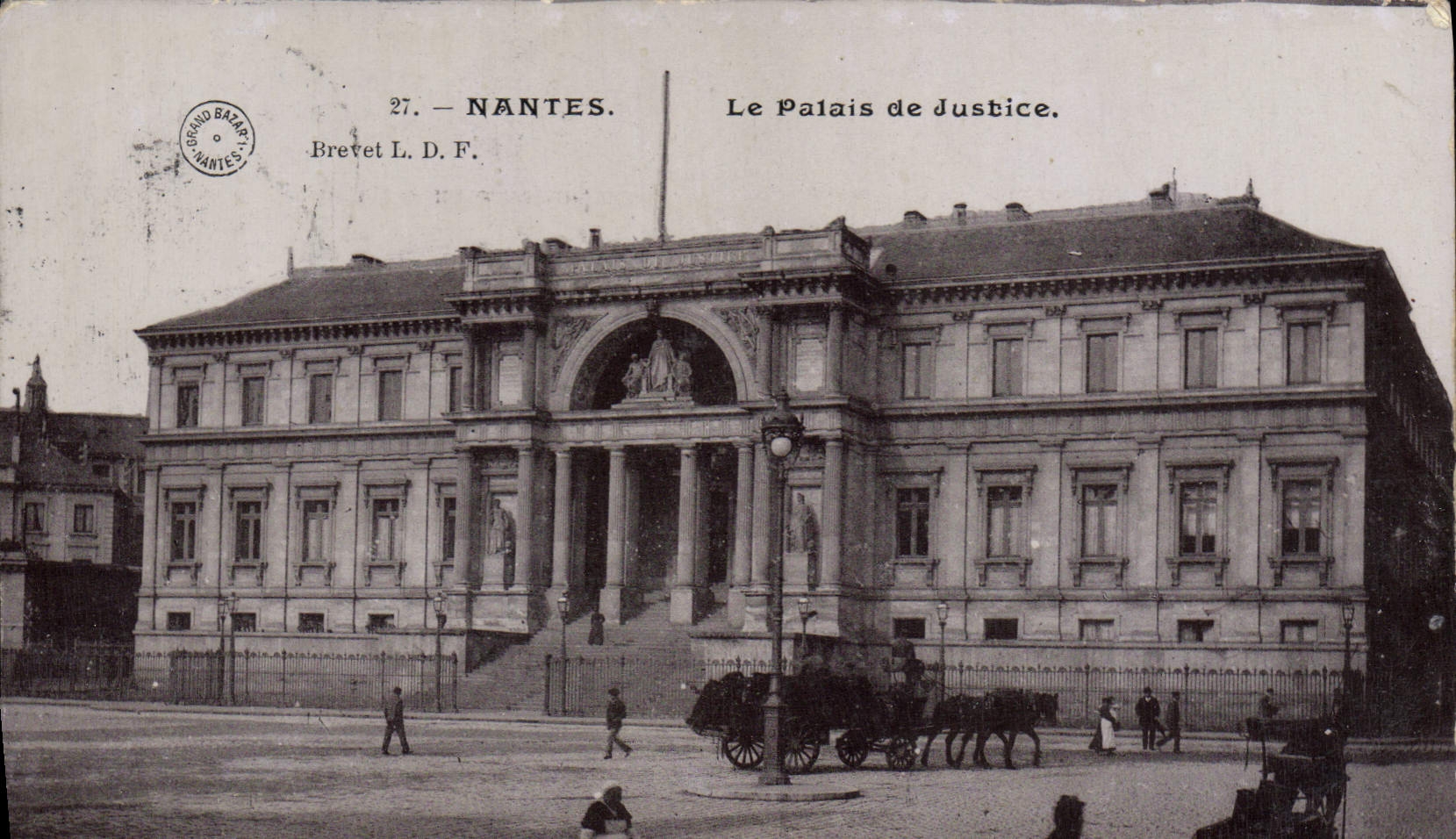 VINTAGE POSTCARD Nantes Law courts