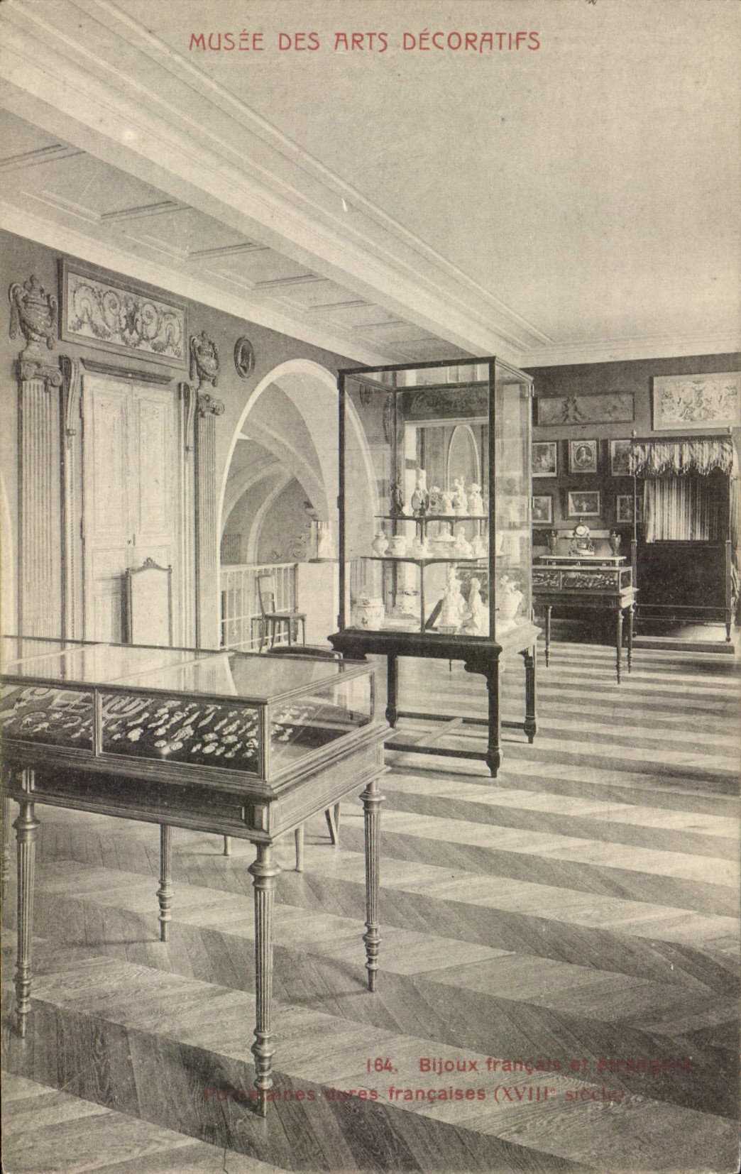 Museo de la POSTAL de la VENDIMIA de los artes decorativos franceses y de las joyas extranjeras