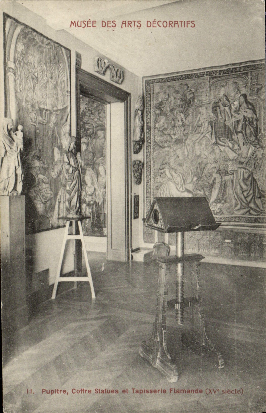La POSTAL Musee de la VENDIMIA del escritorio decorativo de los artes encajona las estatuas y las tapicerías flamencas