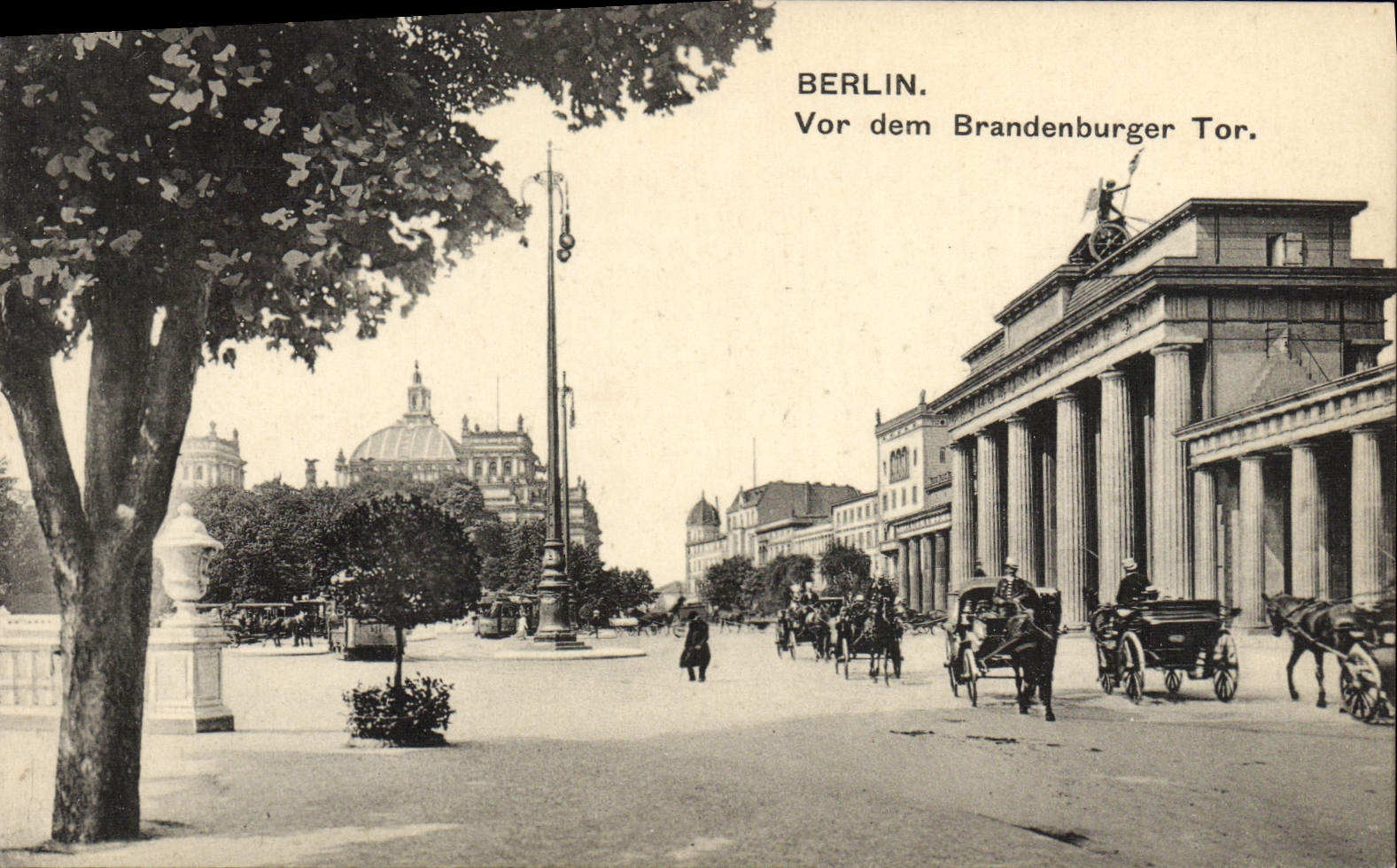 Tor del dem Brandenburger de Berlín VAr de la POSTAL de la VENDIMIA