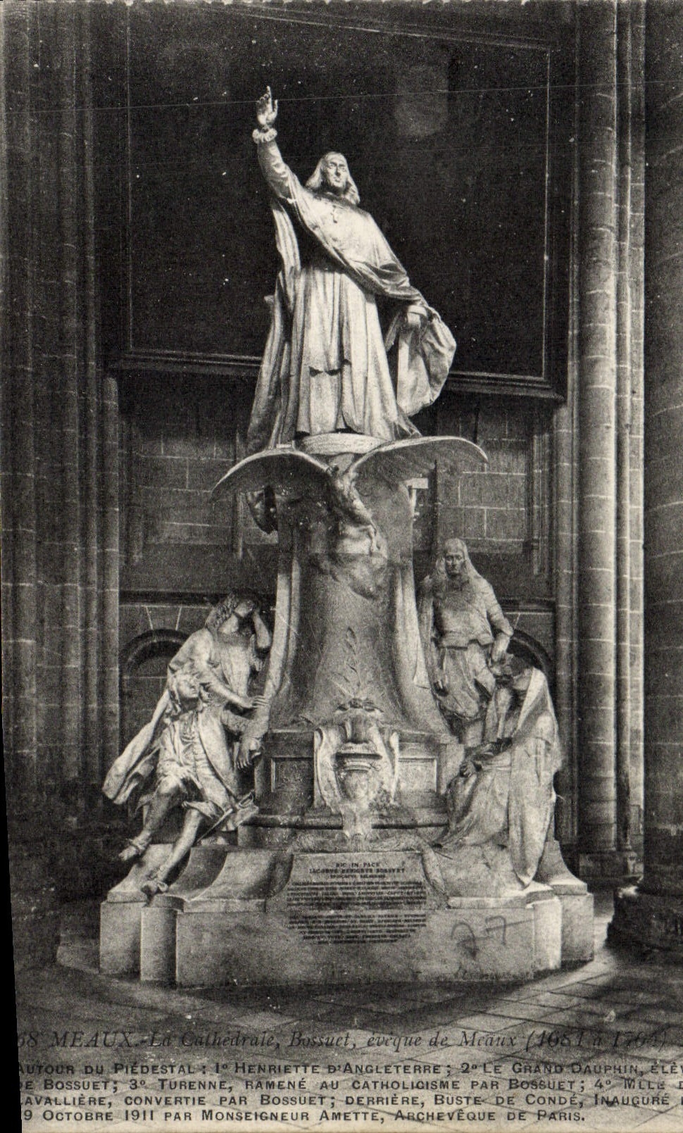 CPA Meaux La cathedrale Bossuet Eveque de Meaux