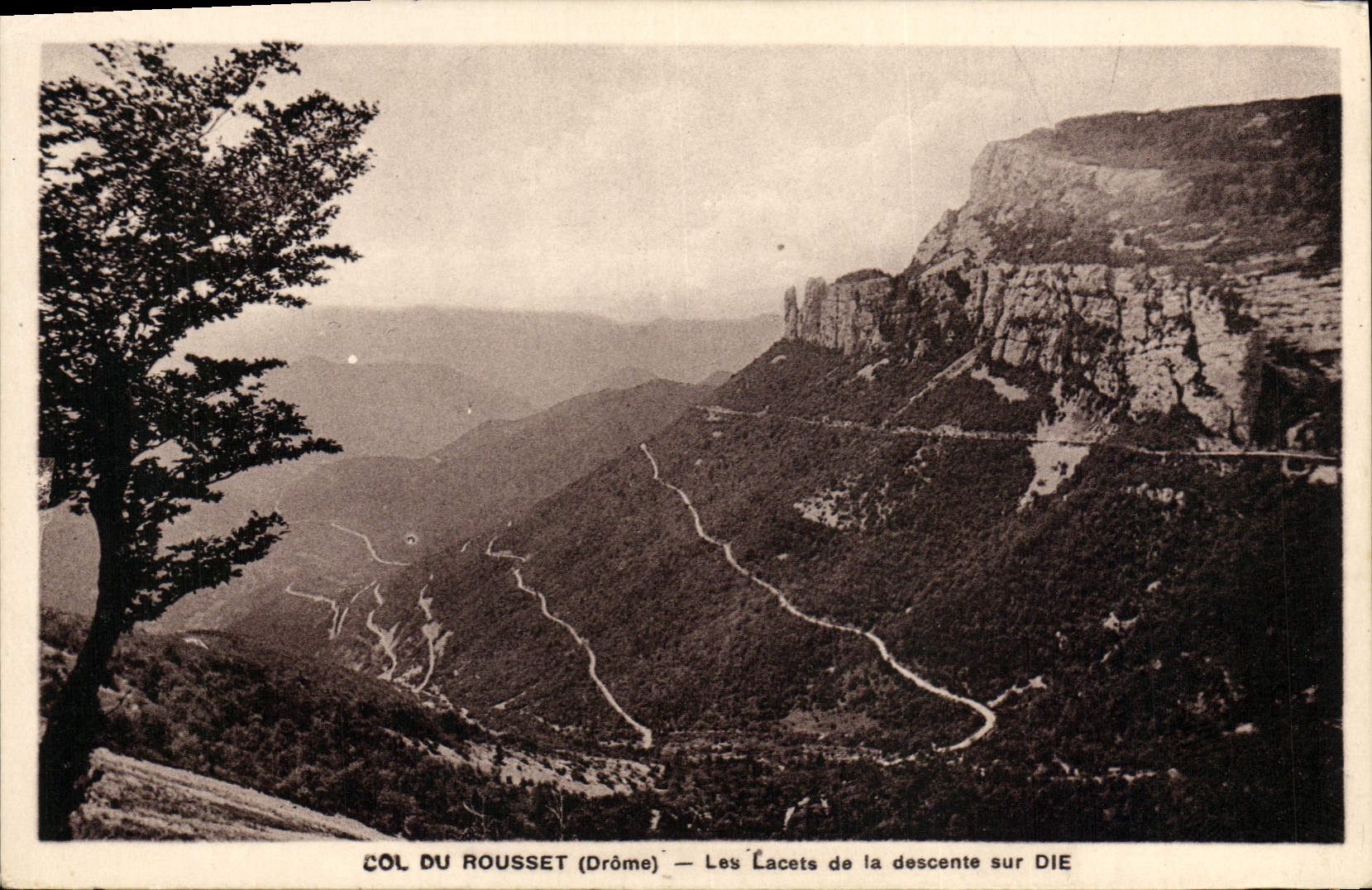 VINTAGE POSTCARD Collar Of Rousset Laces of the Descent On Die