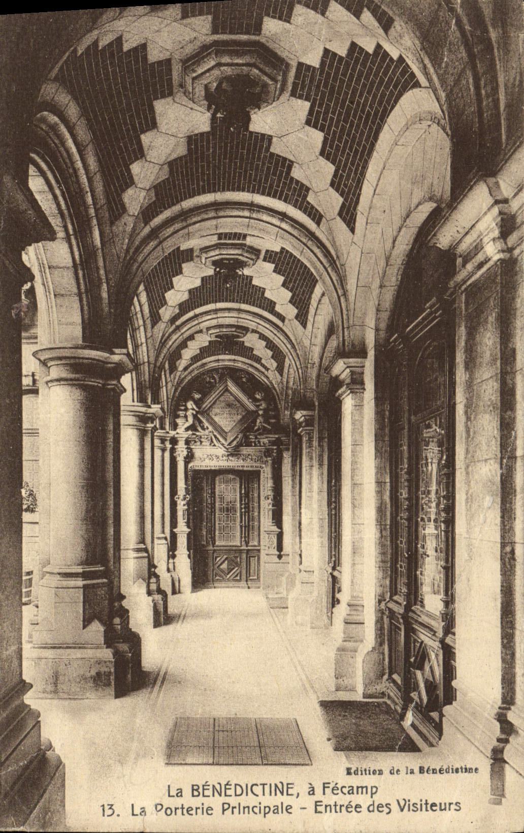 El benedictino de la POSTAL de la VENDIMIA tiene Fecamp la entrada principal del portery de los visitantes