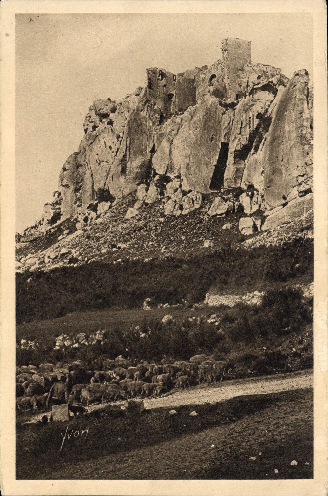 CPA Paysages Et Pierres De Provence Le Chateau des Baux