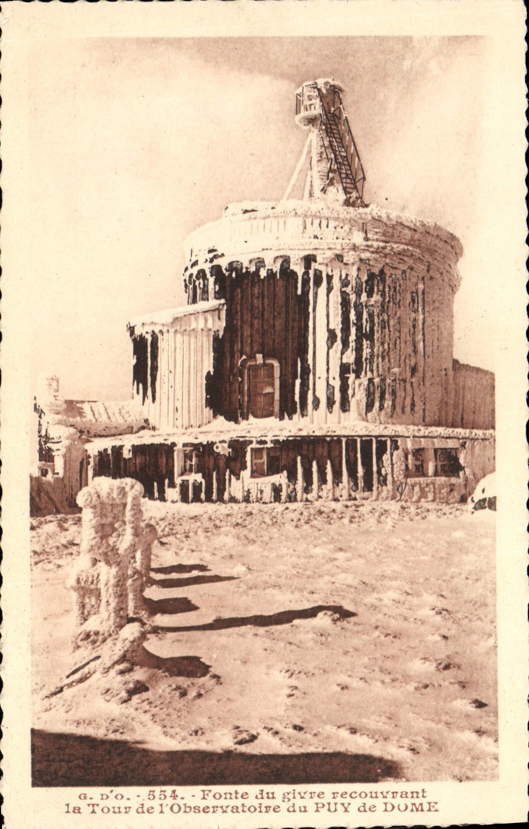 VINTAGE POSTCARD Cast iron of the White frost Recovering the Tower of the observatory of Puy de Dome