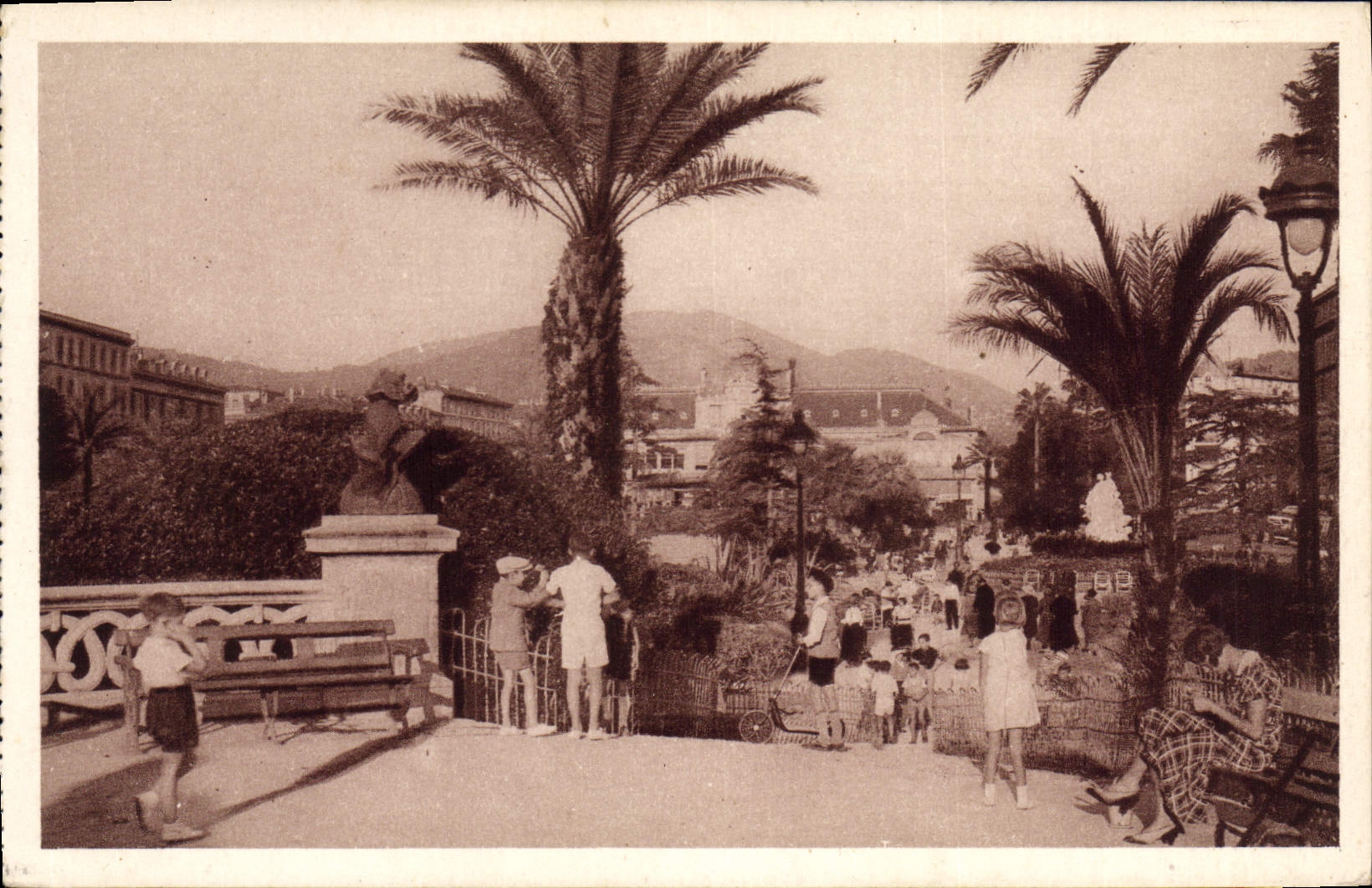 CPA Nice Les Jardins Albert 1er