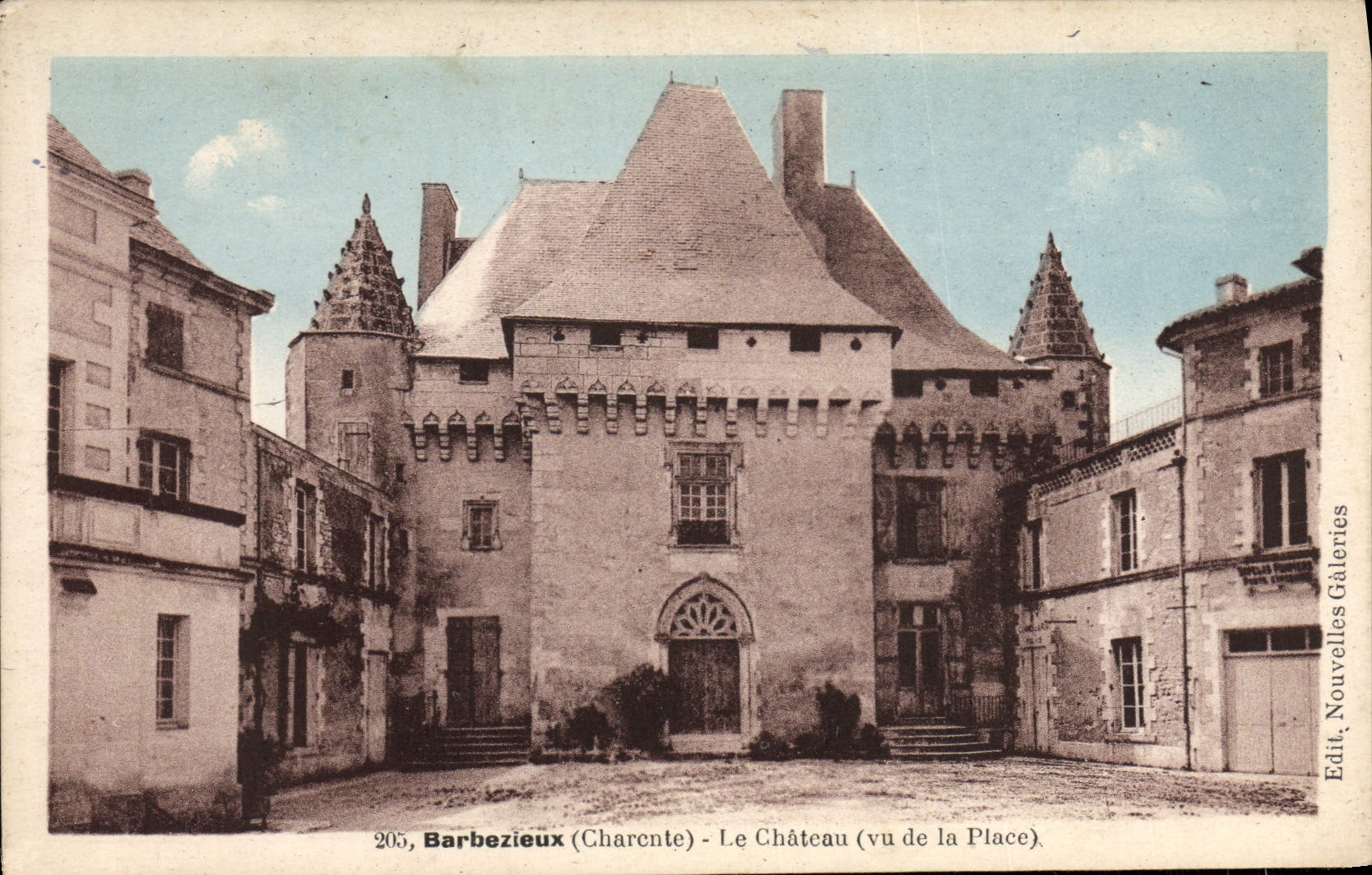CPA Barbezieux Le Chateau Vu de la place
