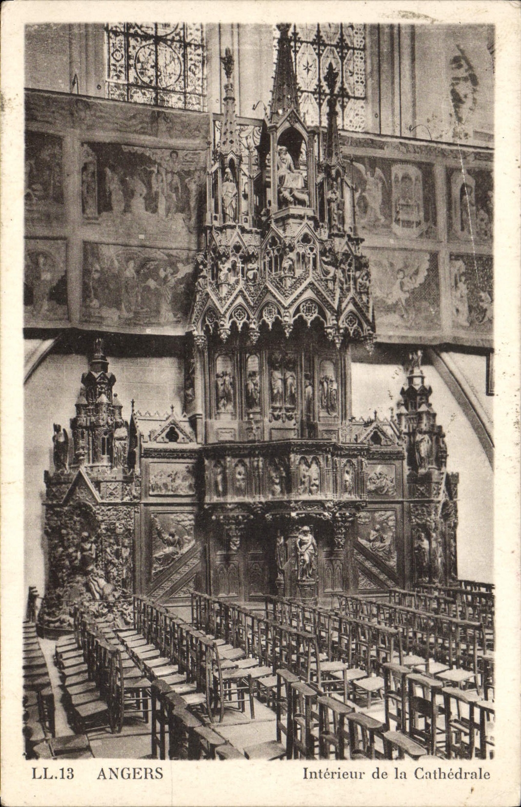CPA Angers Interieur de la Cathedrale