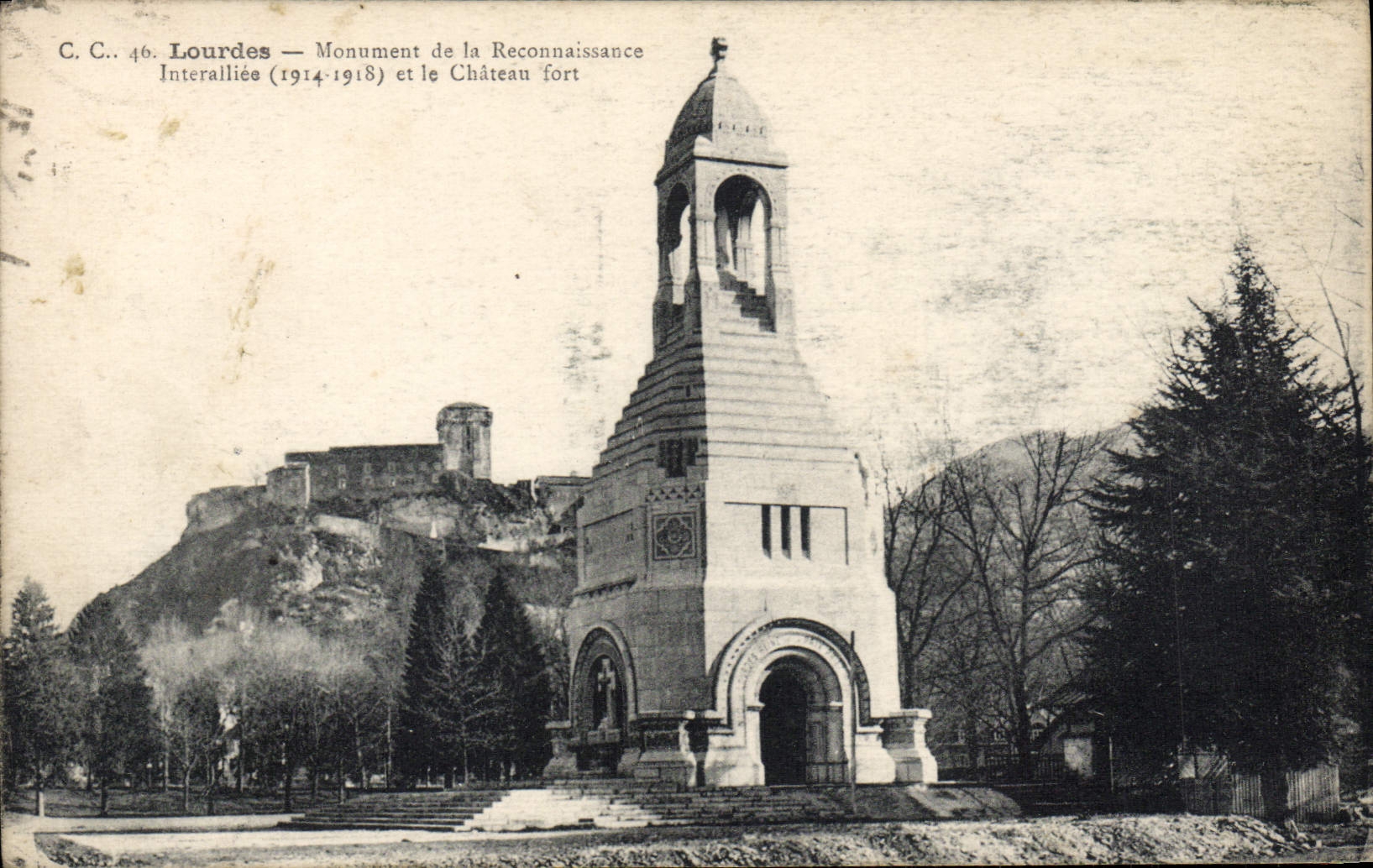 VINTAGE POSTCARD Heavy Monument of the Interallied Recognition and the strong castle
