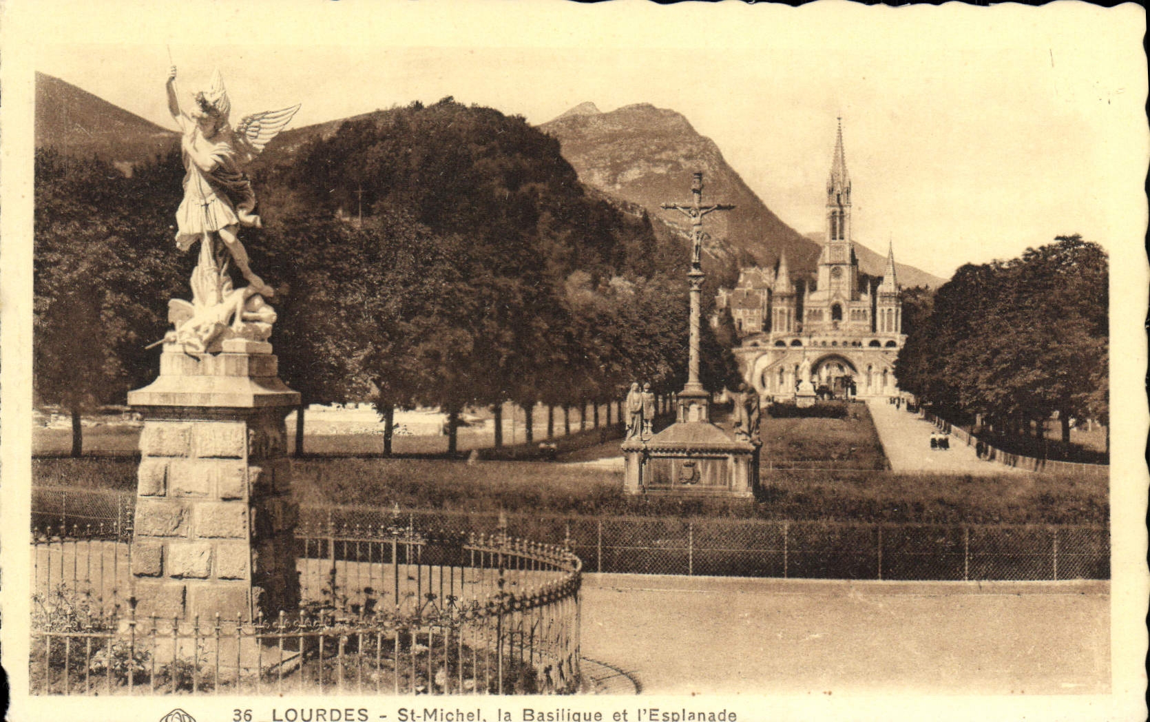 VINTAGE POSTCARD Heavy St Michel the Basilica and the Esplanade