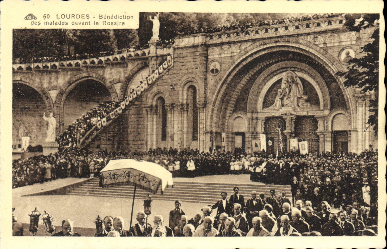 VINTAGE POSTCARD Heavy Blessing Patients in front of the Rosary
