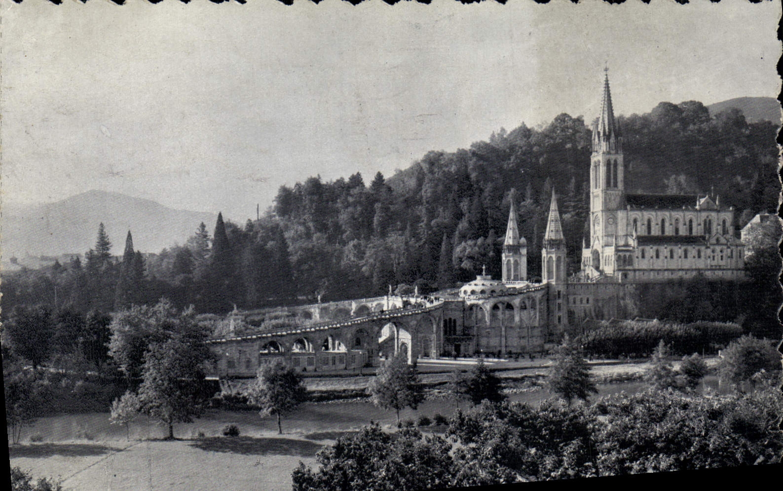 MODERN CARD Heavy the Basilica Seen side