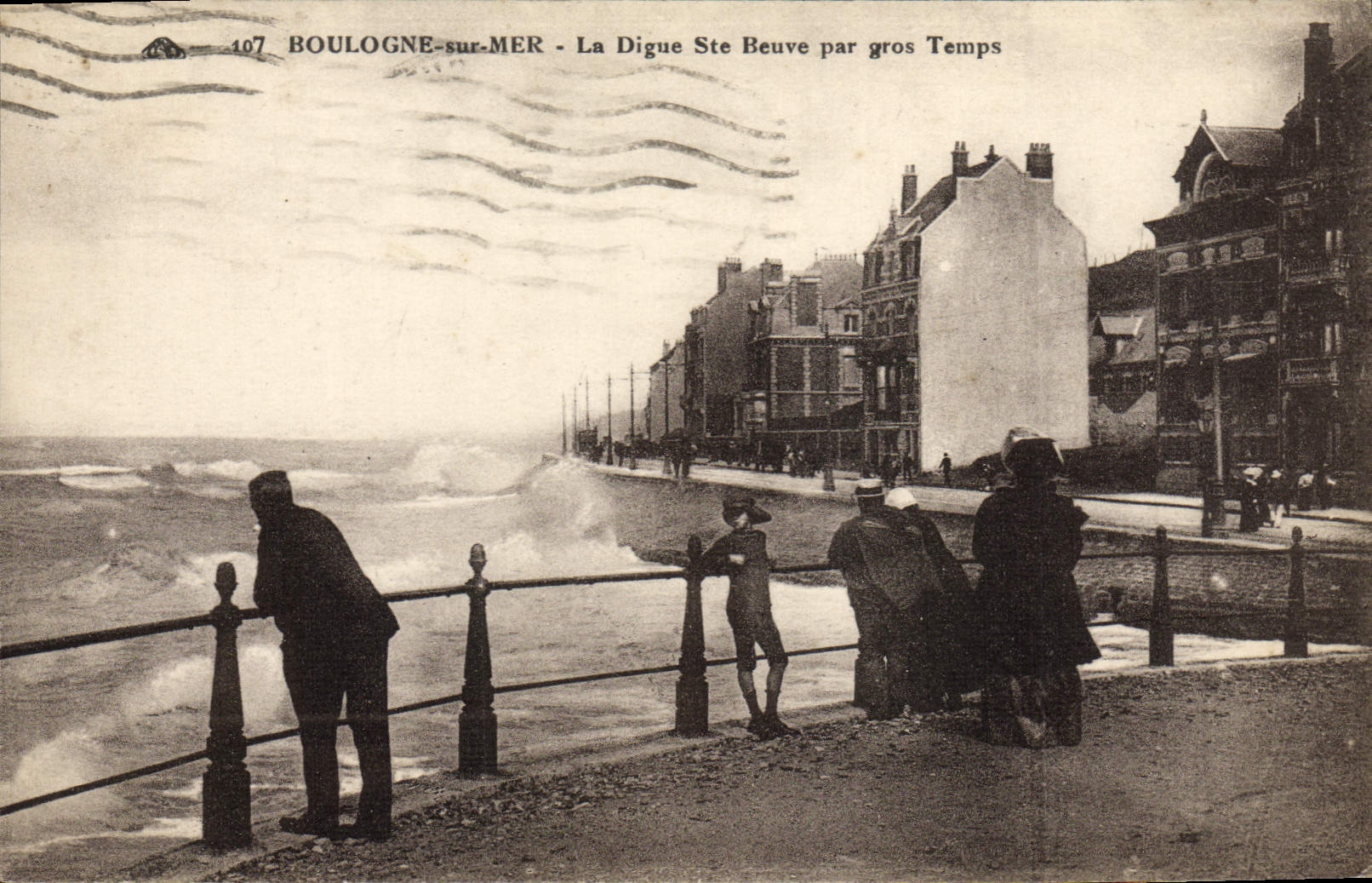 CPA Boulogne Sur Mer La Digue Ste Beuve Par Gros Temps