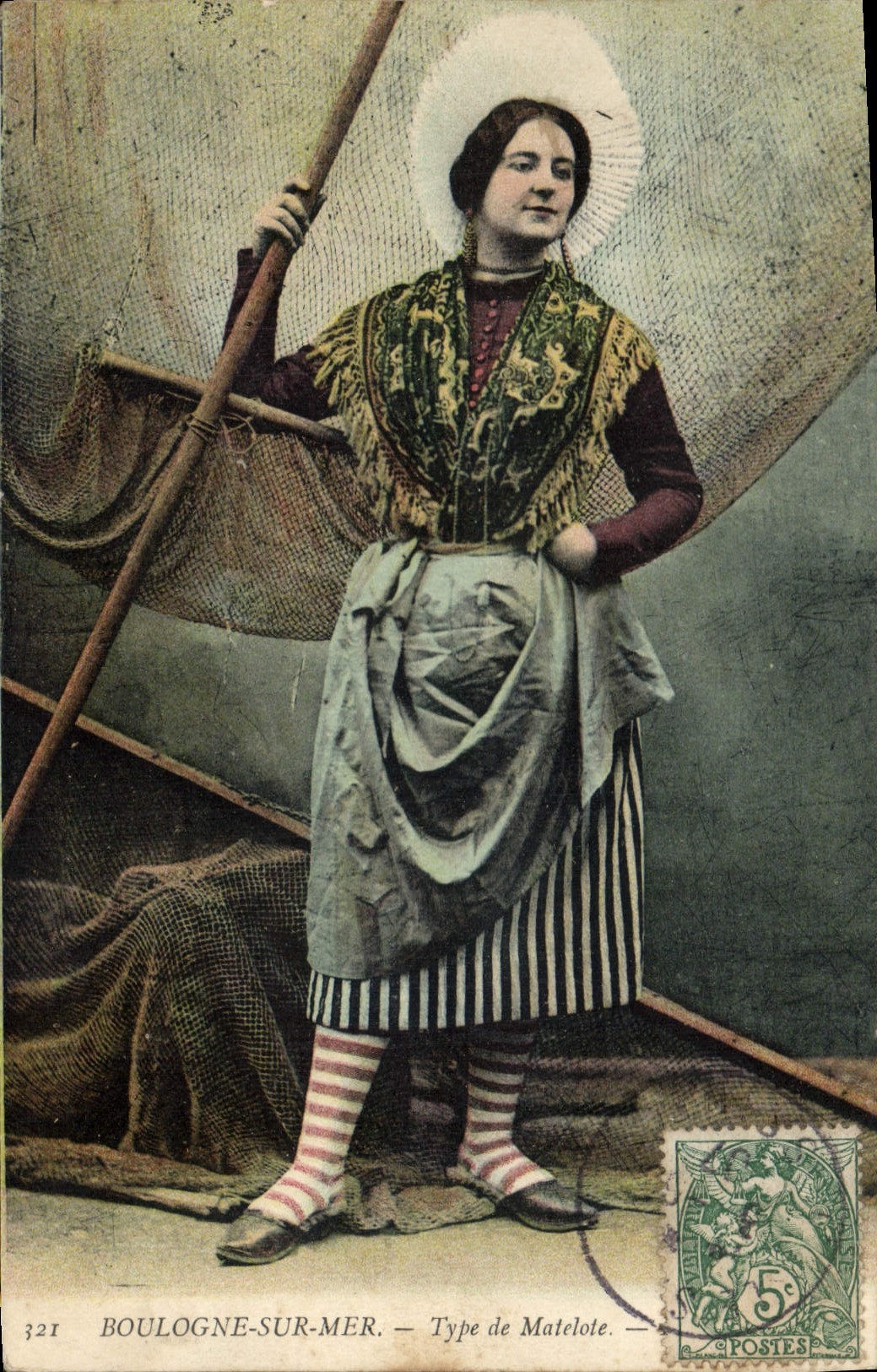 VINTAGE POSTCARD Boulogne On Standard Mer of Fish stew Fishes