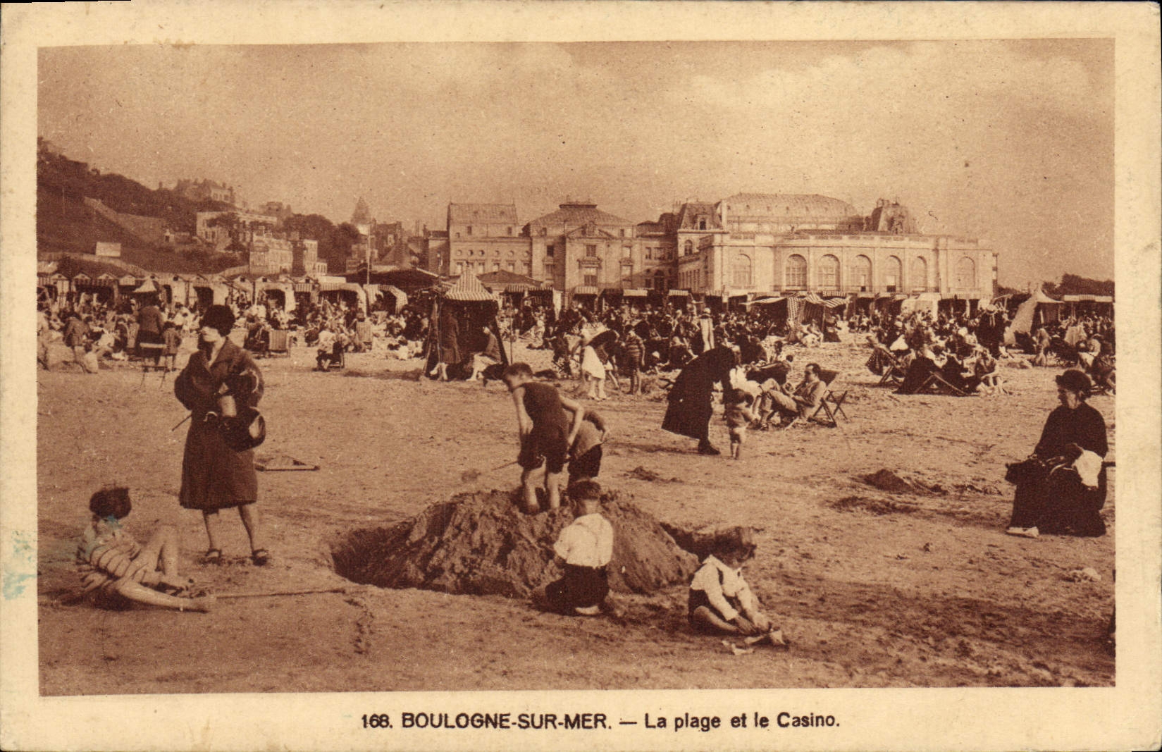 VINTAGE POSTCARD Boulogne On Sea the Beach and the Casino