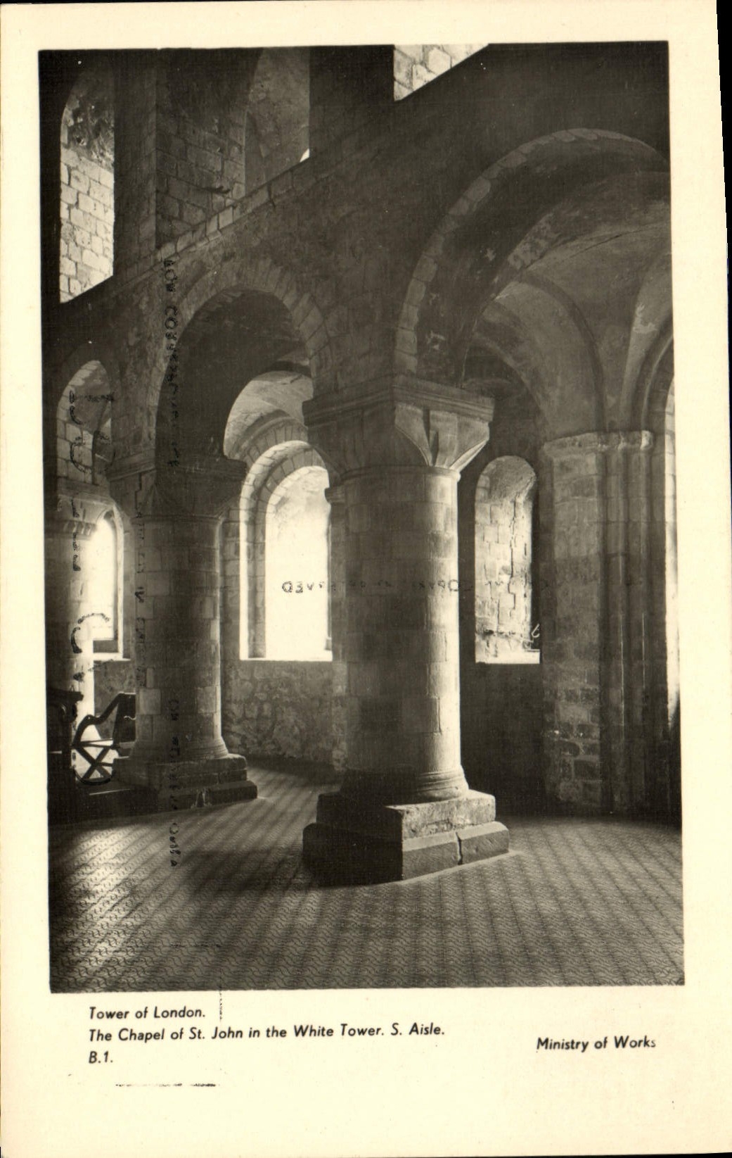 Torre de Londres de la POSTAL de la VENDIMIA de Londres la capilla de San Juan en el pasillo blanco de la torre S