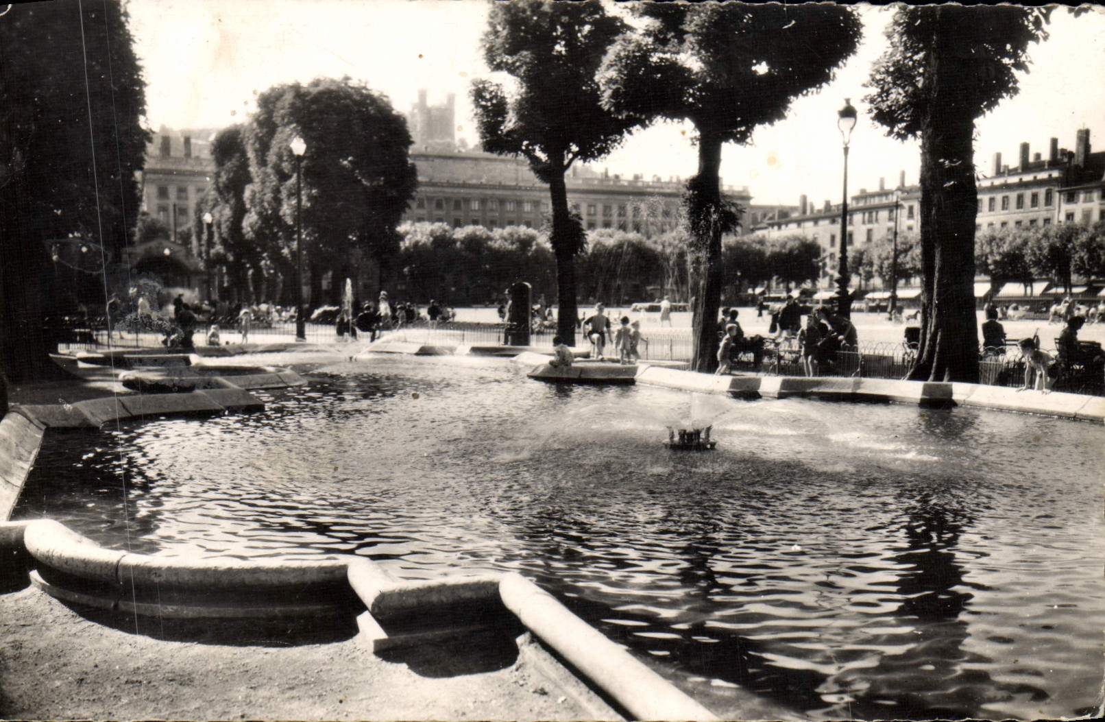 CPM Lyon Les Bassins de la Place Bellecour