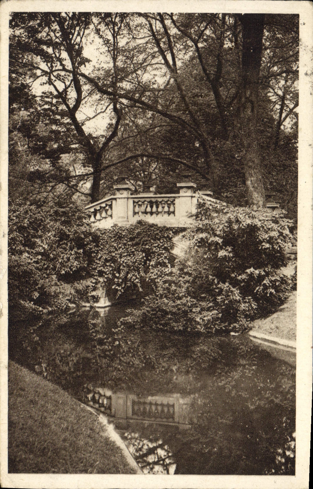 CPA Paris Parc Monceau La riviere