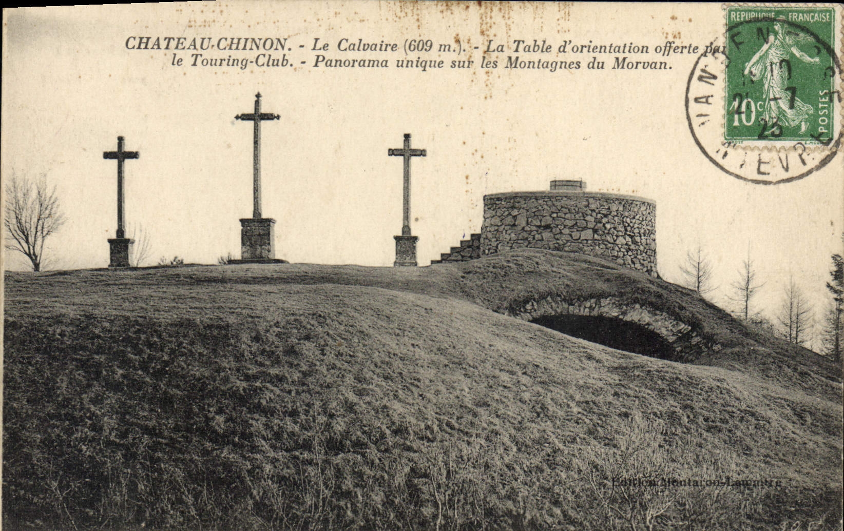 Castillo de Chinon de la POSTAL de la VENDIMIA el martirio que la tabla de orientación ofreció por las montañas del club que viajaba de Morvan