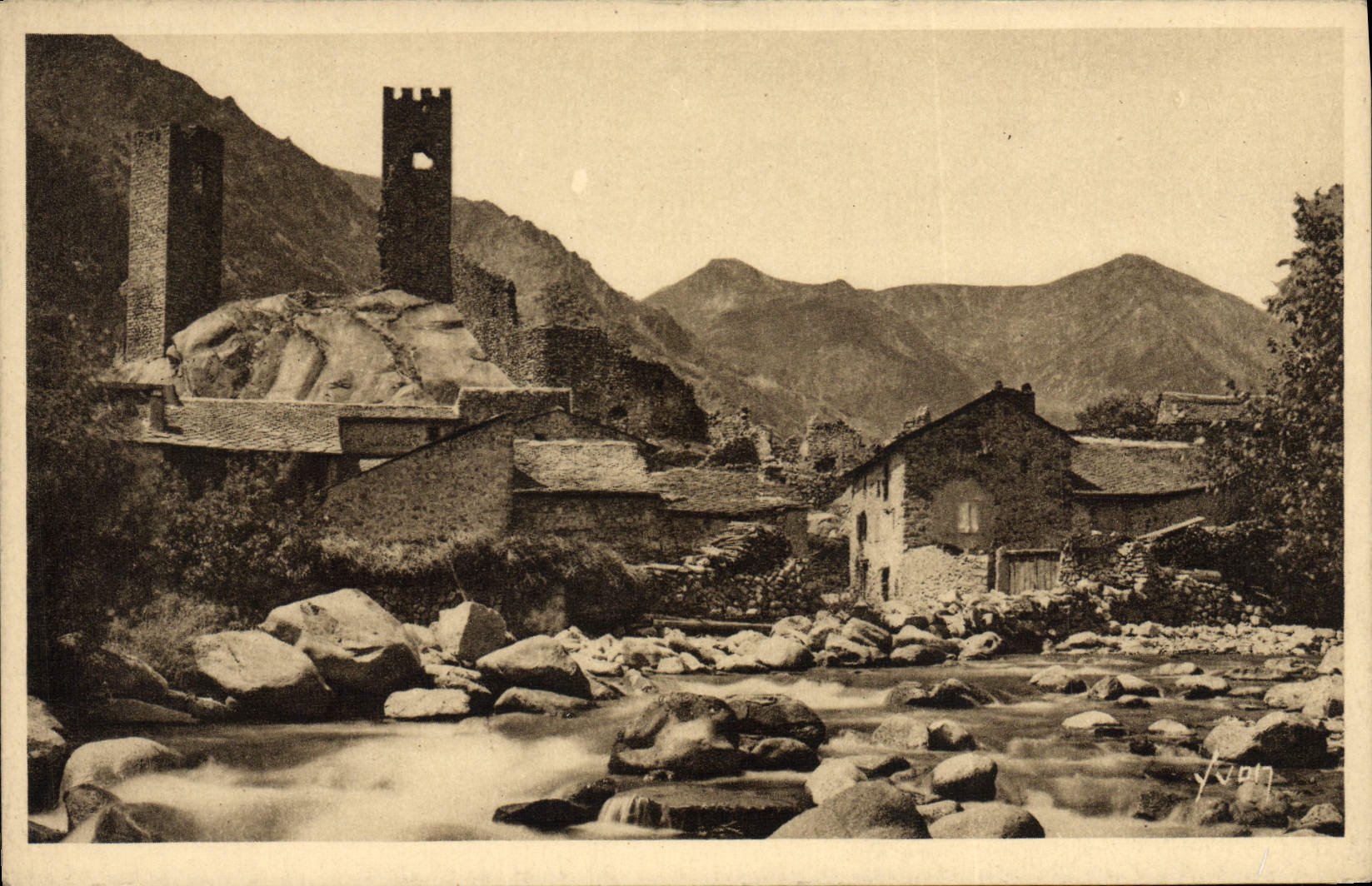 VINTAGE POSTCARD Cerdagne Tours De Carol