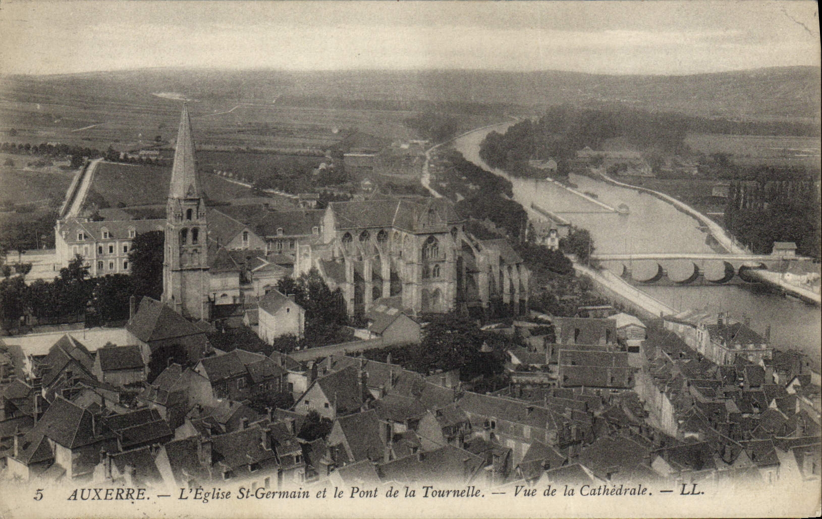 CPA Auxerre L'Eglise St Germain Et Le Pont De La Tournelle Vue de la cathedrale