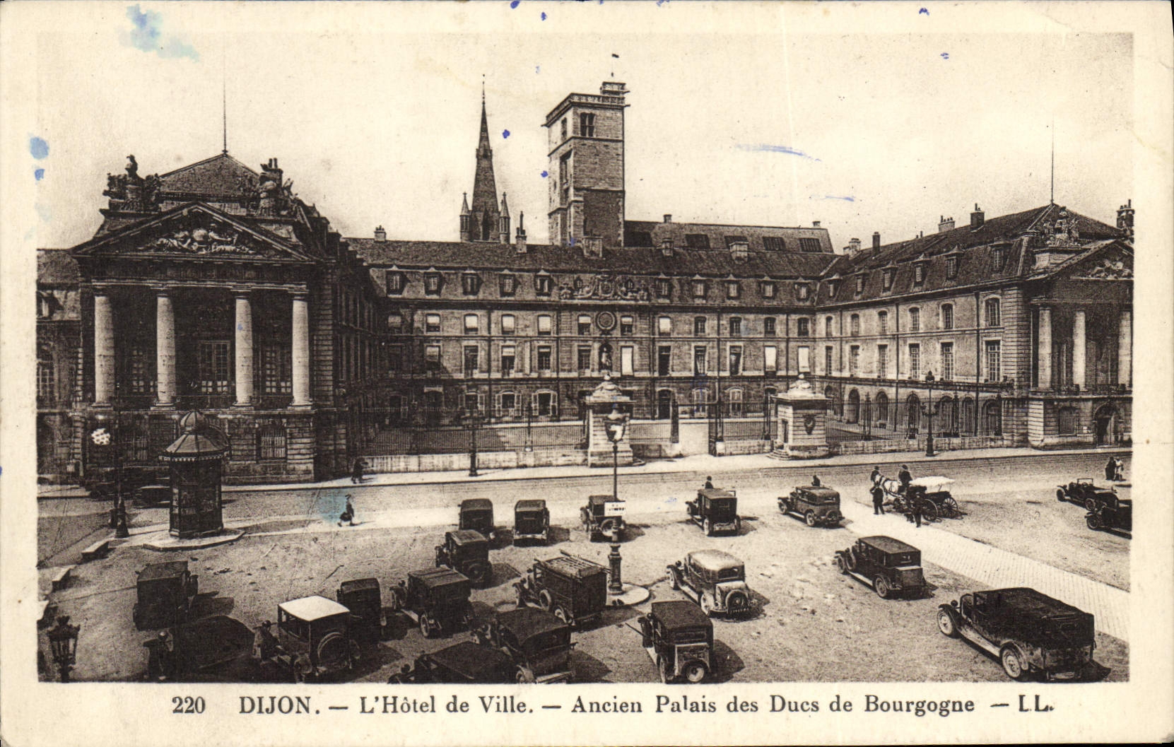 VINTAGE POSTCARD Dijon the Town hall Old Palate Of the Dukes Of Burgundy