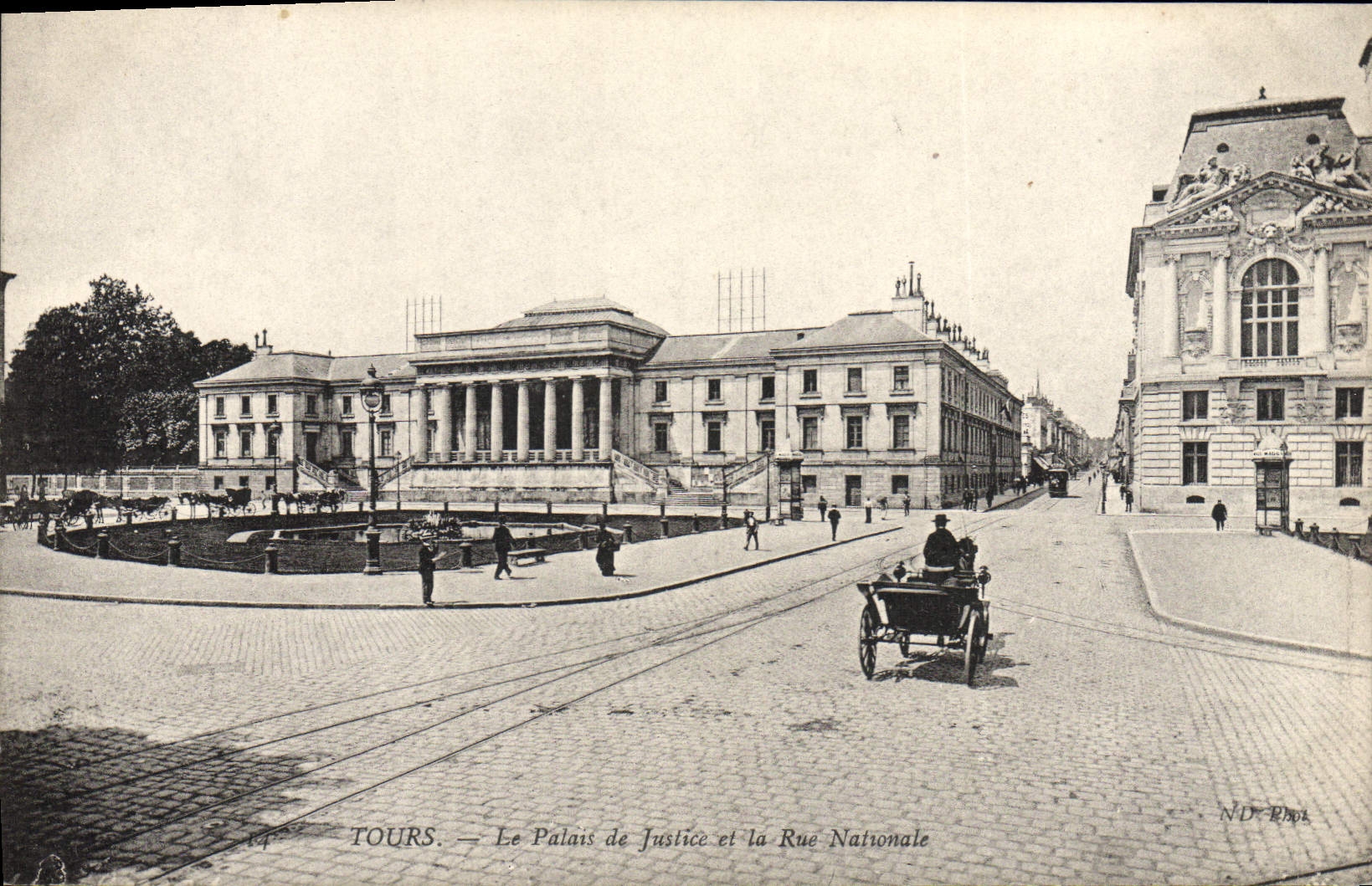 VINTAGE POSTCARD Tours Law courts and the National street