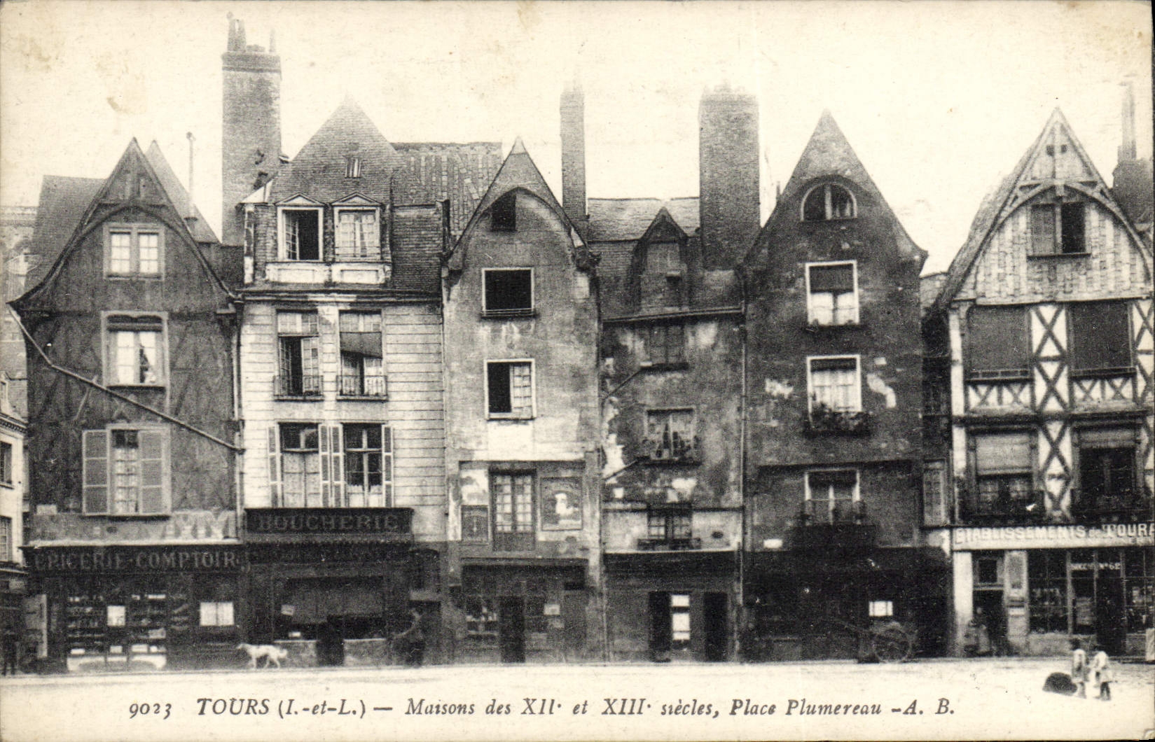VINTAGE POSTCARD Tours Houses of the 12 and 13th Plumereau Place