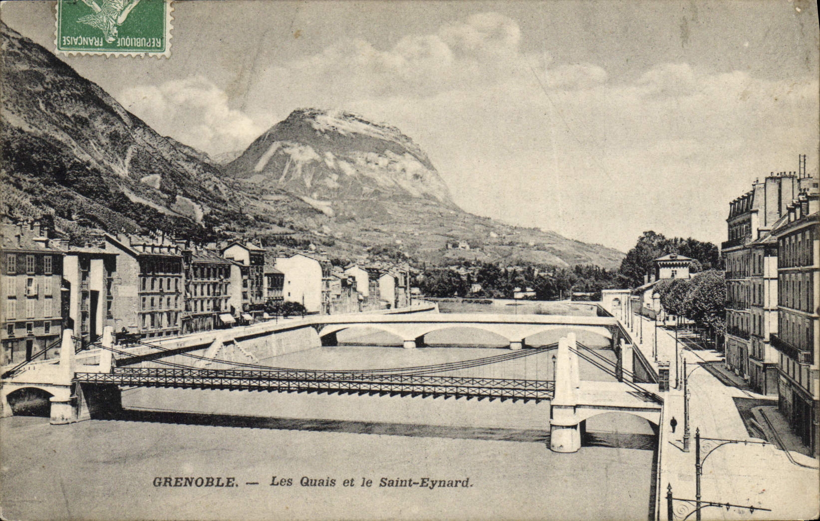 CPA Grenoble Les Quais et le Saint Eynard