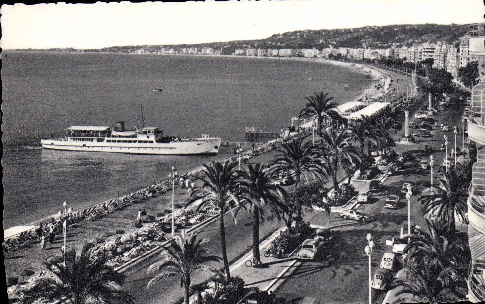 CPA Nice La Promenade des Anglais Bateau