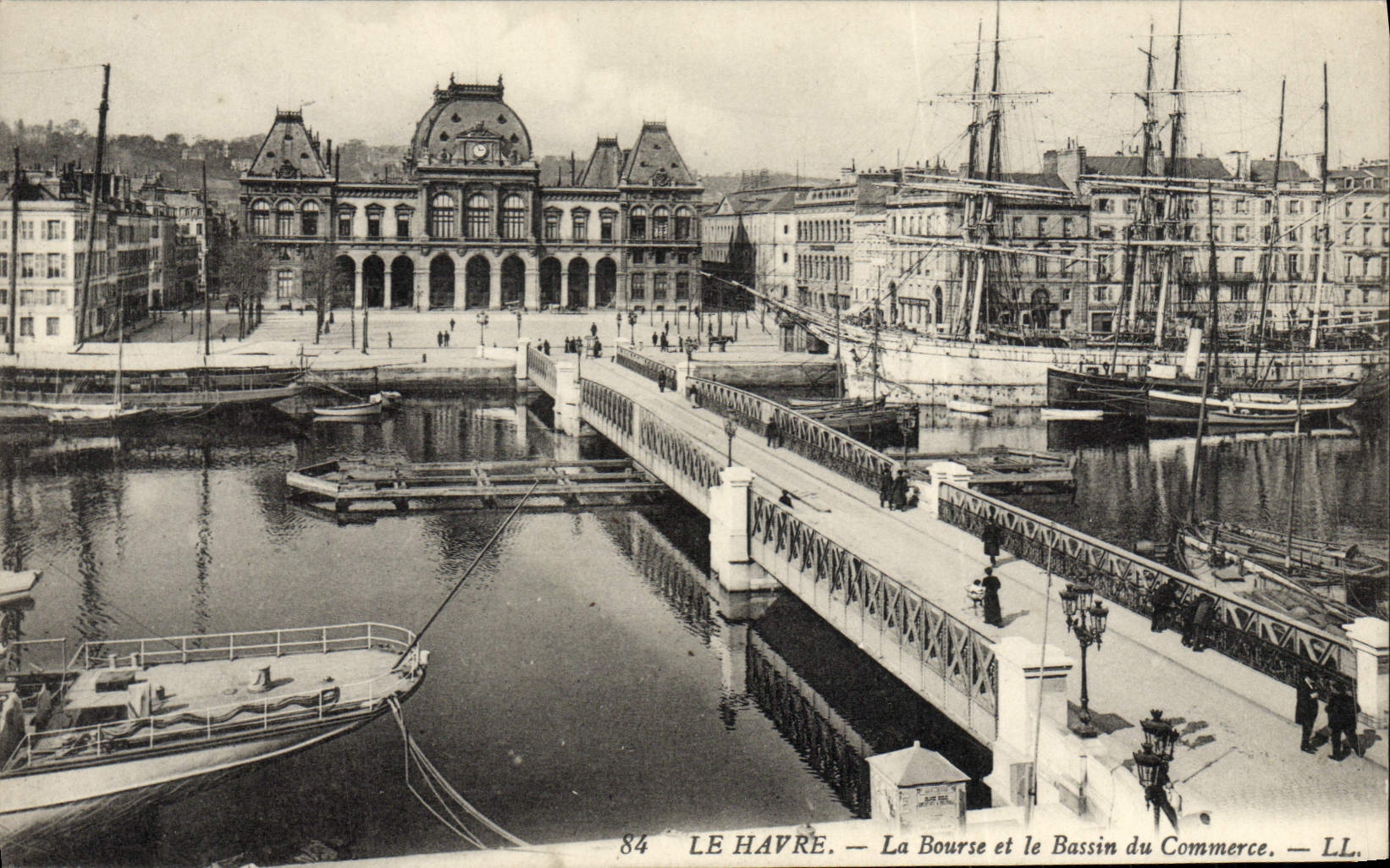 VINTAGE POSTCARD Le Havre the Stock Exchange and the Basin of Trade Boats