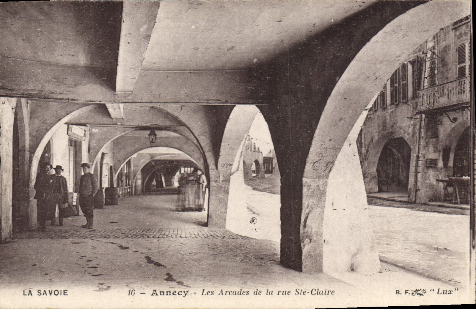 CPA Annecy Les Arcades de la Rue Ste Claire