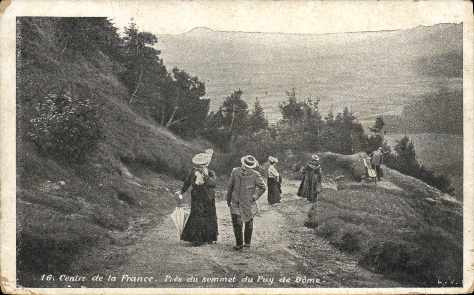 VINTAGE POSTCARD Center of France Close to the top of Puy de Dome