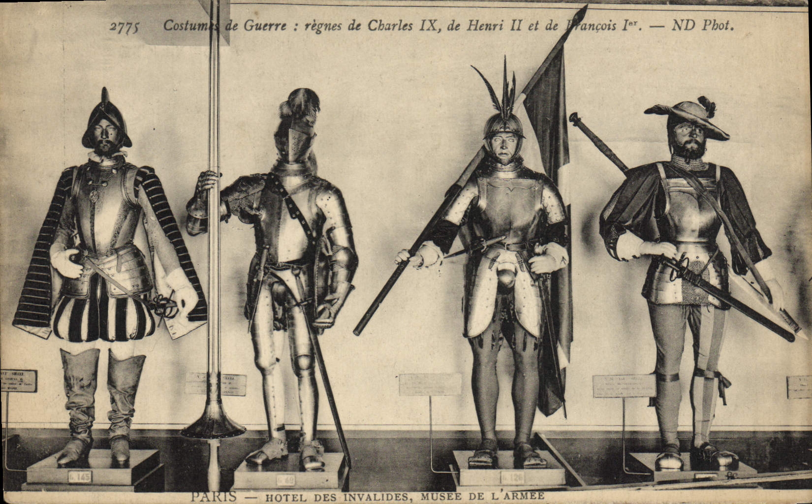 CPA Paris Hotel Des Invalides Musee De L'Armee Costumes de guerre Charles IX Henri II Francois 1er
