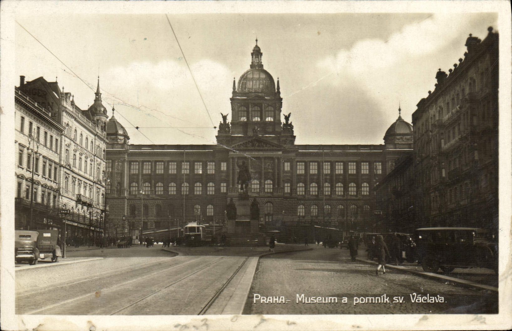 VINTAGE POSTCARD Praha Museum has Pomnik