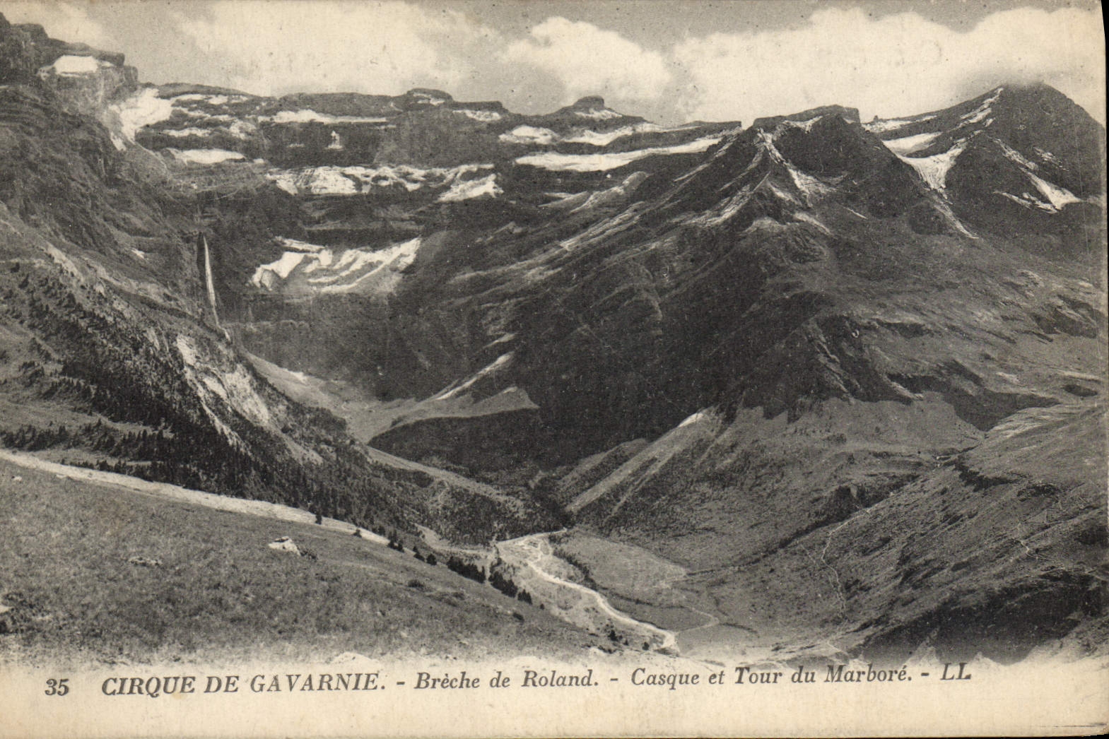 CPA Cirque De Gavarnie Breche De Roland Casque et tour du Marbore 