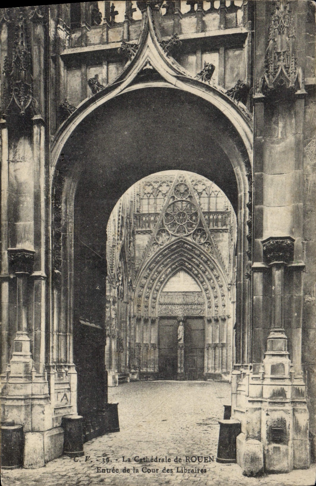 VINTAGE POSTCARD the Cathedral of Rouen Entered of the Court of the booksellers