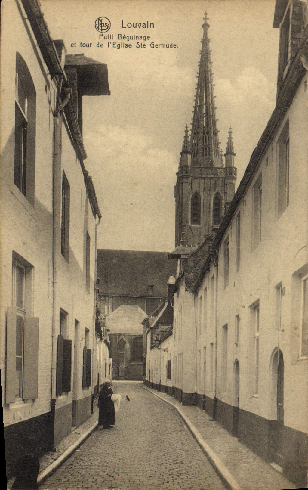 VINTAGE POSTCARD Small Leuwen beguinage and Tour of the Church co. Gertrude