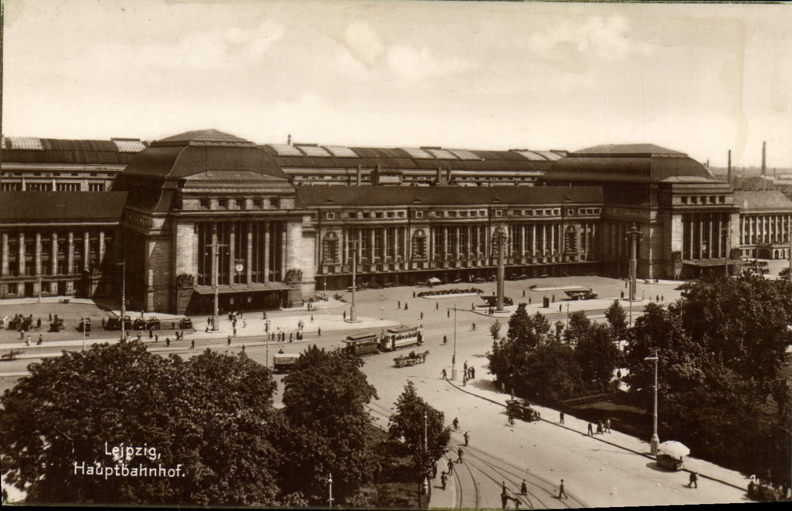 VINTAGE POSTCARD Leipzig Hauptbahnhof