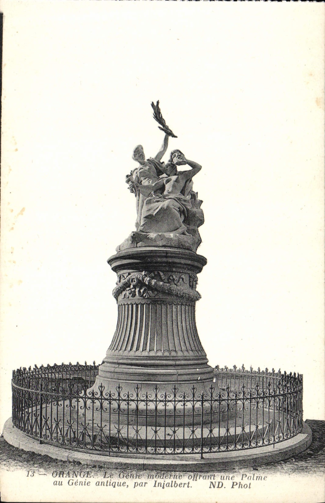 CPA Orange Le Genie moderne offrant une palme au Genie antique par Injalbert