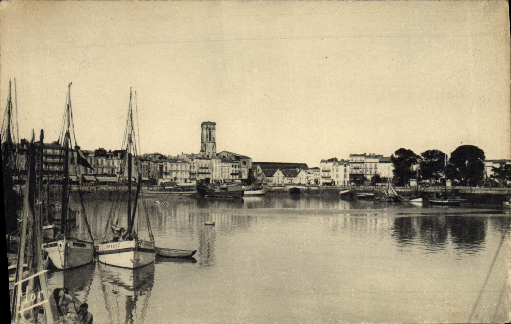 VINTAGE POSTCARD La Rochelle the Port And Quays