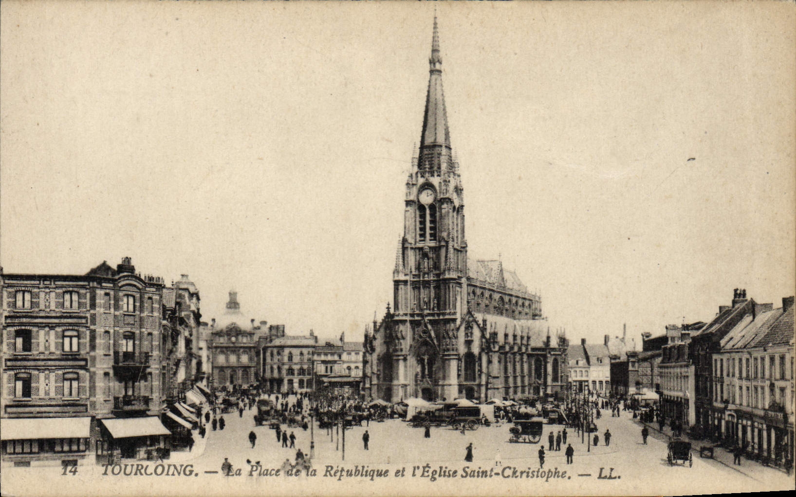 CPA Tourcoing La Place De La Republique Et I'Eglise Saint Christophe